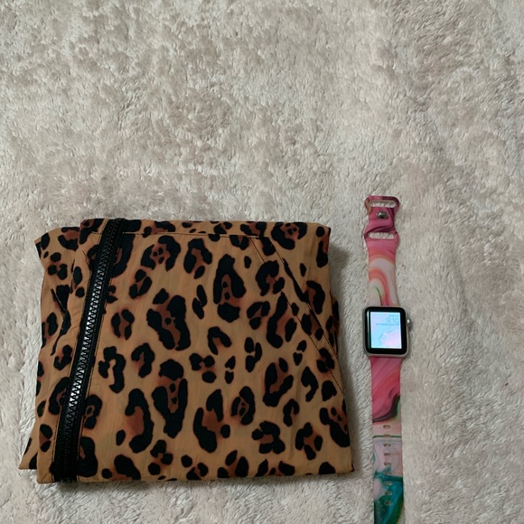 Fabletics Windbreaker 2X Brand new with tags - Picture 4 of 5